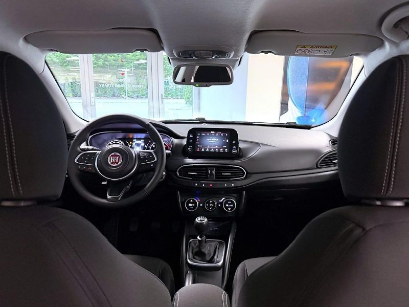Fiat Tipo (2024) SW 1.6 MultiJet 130k MT6 Urban - fotka 17 z 18