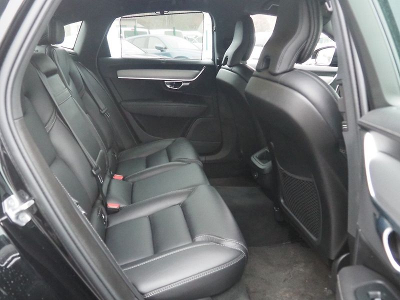 Volvo S90 (2021) B5, AWD, Inscription, 173 kW - fotka 15 z 37