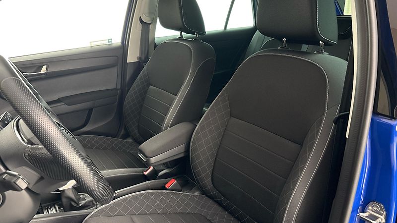 Škoda Fabia 1.0 TSI Black Combi - fotka 15 z 23
