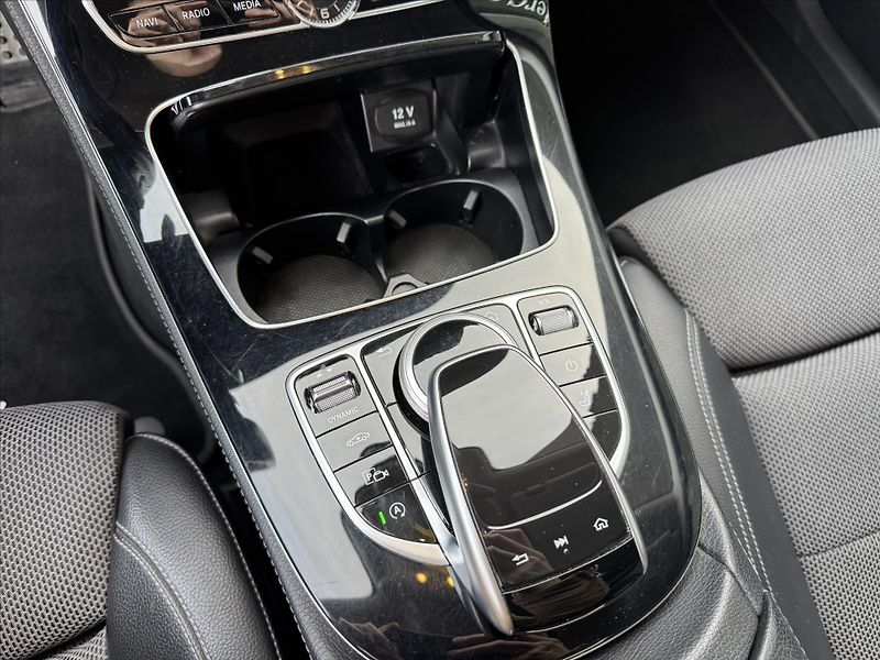 Mercedes-Benz Třídy E E 220d 4M All-terrain - fotka 19 z 33