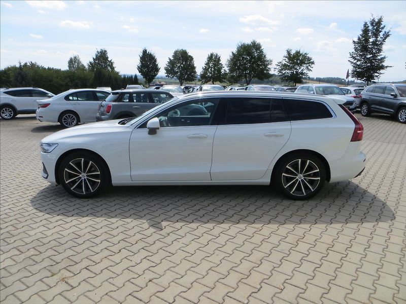 Volvo V60 2,0 D 145kW Momentum mHEV AUT - fotka 4 z 23