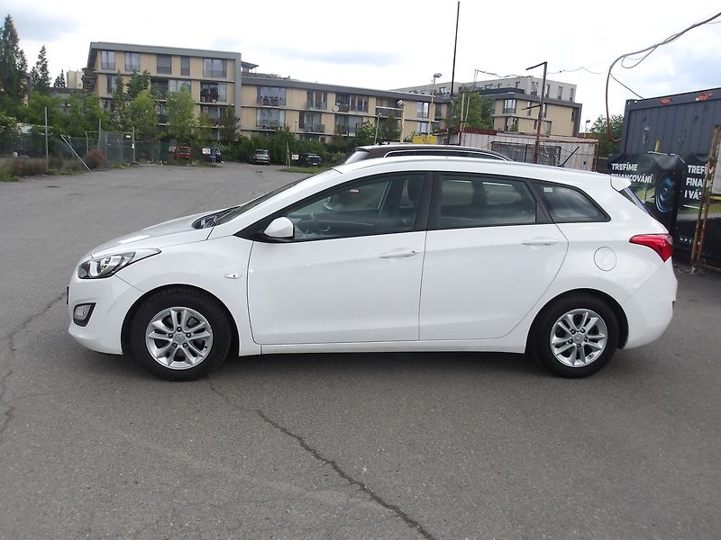 Hyundai i30 1,6i ČR - fotka 3 z 27