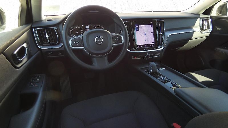 Volvo V60 B5 AWD Momentum Pro - fotka 5 z 23