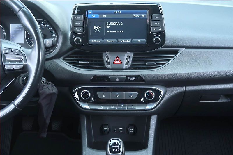 Hyundai i30 (2020) Family Comfort 1.6 CRDi - fotka 12 z 20