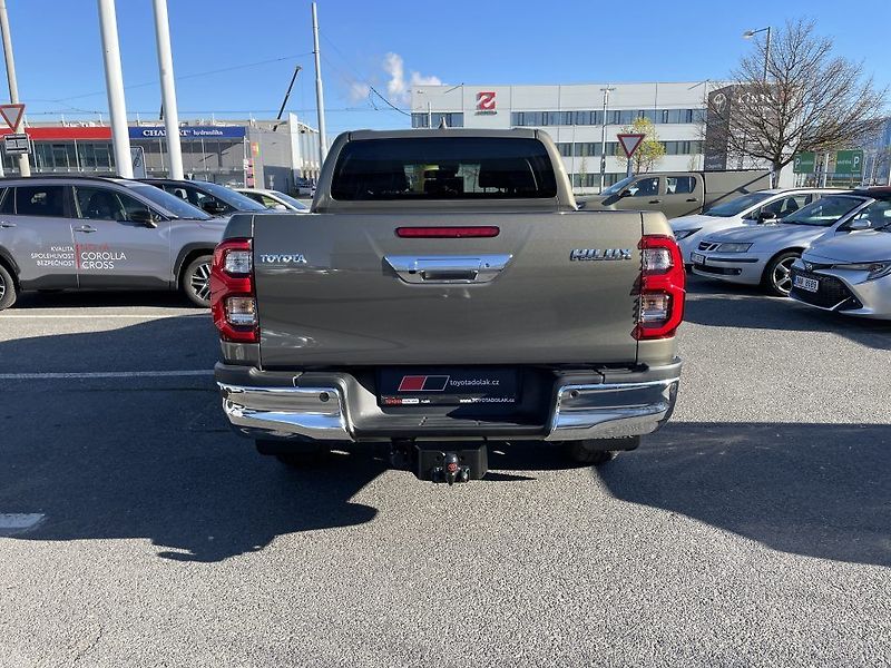 Toyota Hilux 2.8D Executive ODBĚR 3/2027 - fotka 4 z 28