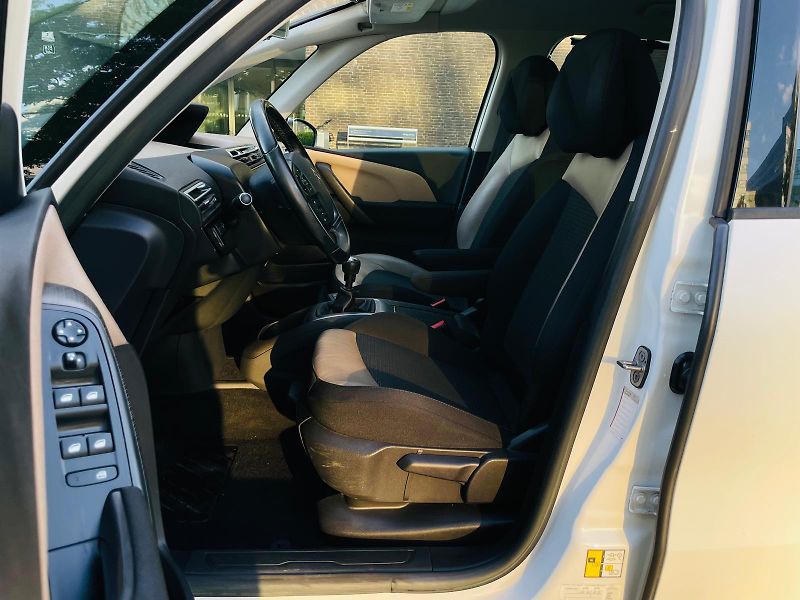 Citroën Grand C4 Picasso 2.0HDi MANUÁL KAMERA TAŽNÉ - fotka 27 z 48
