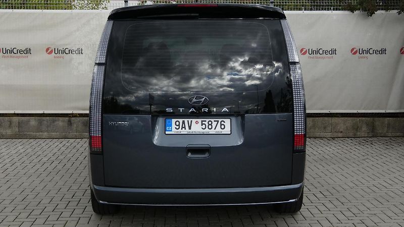 Hyundai Staria 2.2 CRDi Luxury 4x4 Auto - fotka 4 z 32
