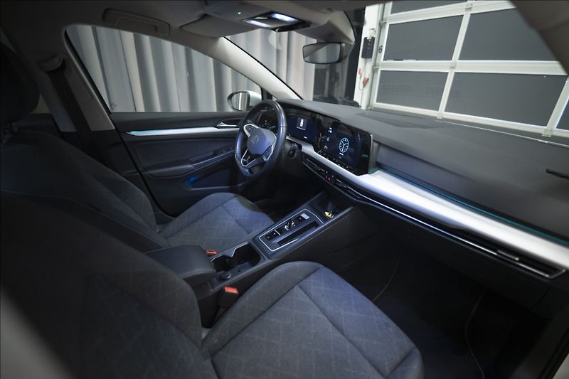 Volkswagen Golf 1,5 eTSI DSG KAMERA VÝHŘEV ČR - fotka 9 z 41