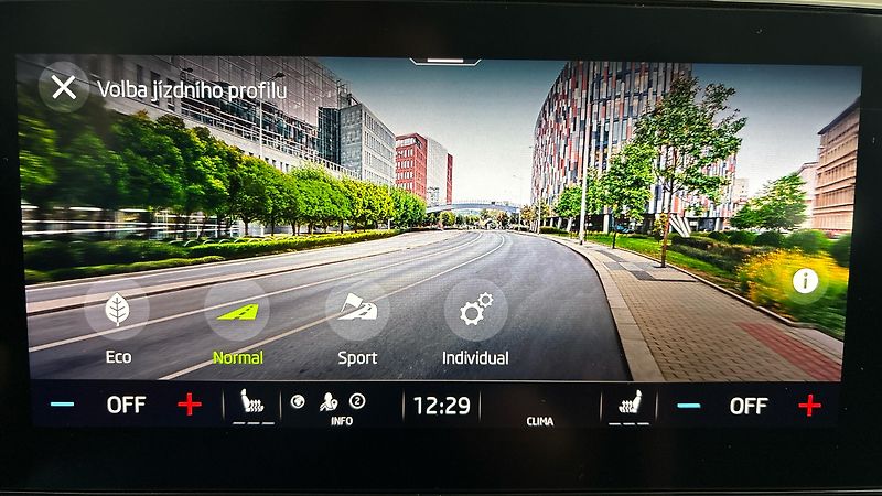 Škoda Octavia 2.0 TDI DSG Style Combi - fotka 25 z 25