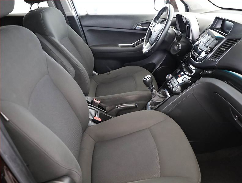 Chevrolet Orlando (2013) 2.0 VCDi, 7 míst, po STK - fotka 7 z 16