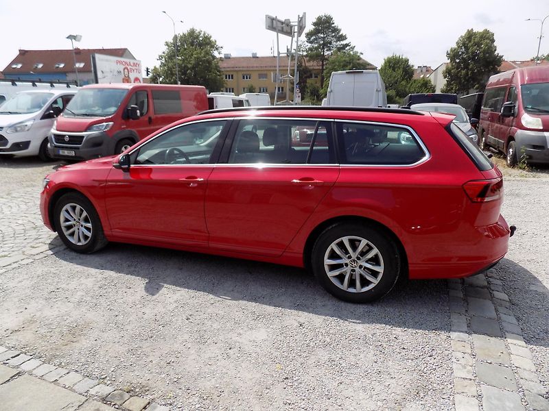 Volkswagen Passat Variant 2,0 TDI 110 KW DSG VÝHŘEV LED - fotka 15 z 43