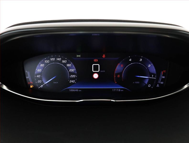 Peugeot 5008 (2020) 1.5 BlueHDi, 7 míst, ČR,1.maj - fotka 9 z 18