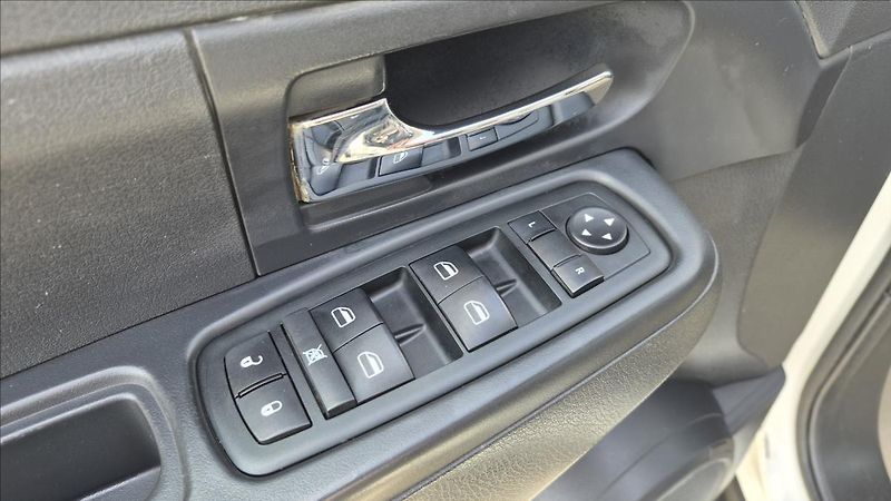 Jeep Cherokee 2,8 CRD L MANUAL ČR - fotka 15 z 18