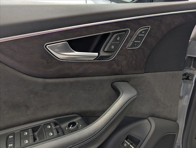 Audi Q8 E55 TFSI Quattro S-line - fotka 15 z 38