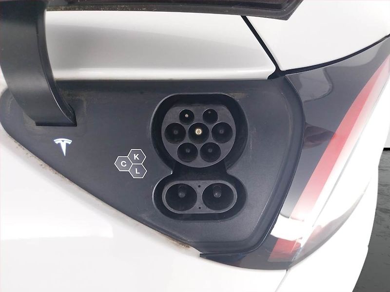 Tesla Model Y (2023) Long Range AWD 79kWh, SoH 91% - fotka 17 z 22