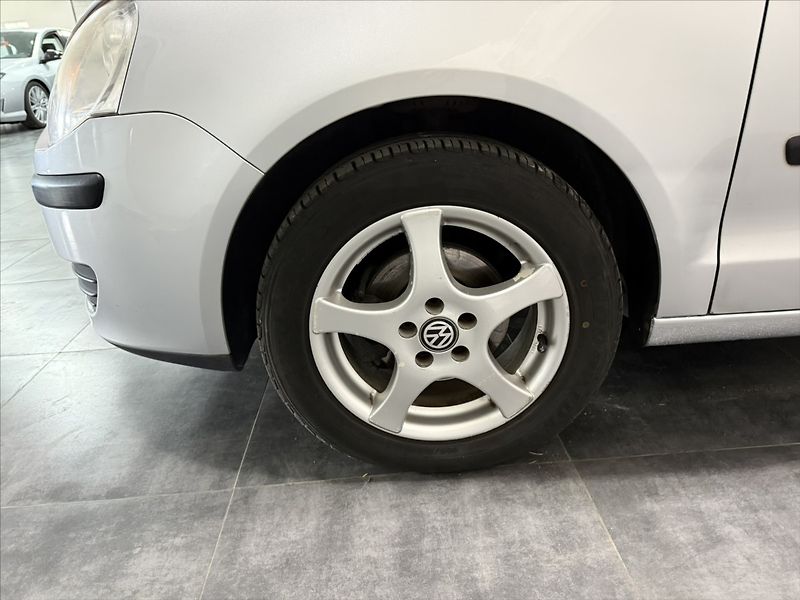 Volkswagen Polo 1,2   i TOUR ČIDLA ŠÍBR ALU ST - fotka 16 z 19
