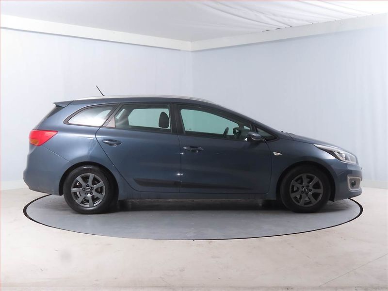 Kia Ceed (2016) 1.6 CRDi, Tempomat - fotka 6 z 14