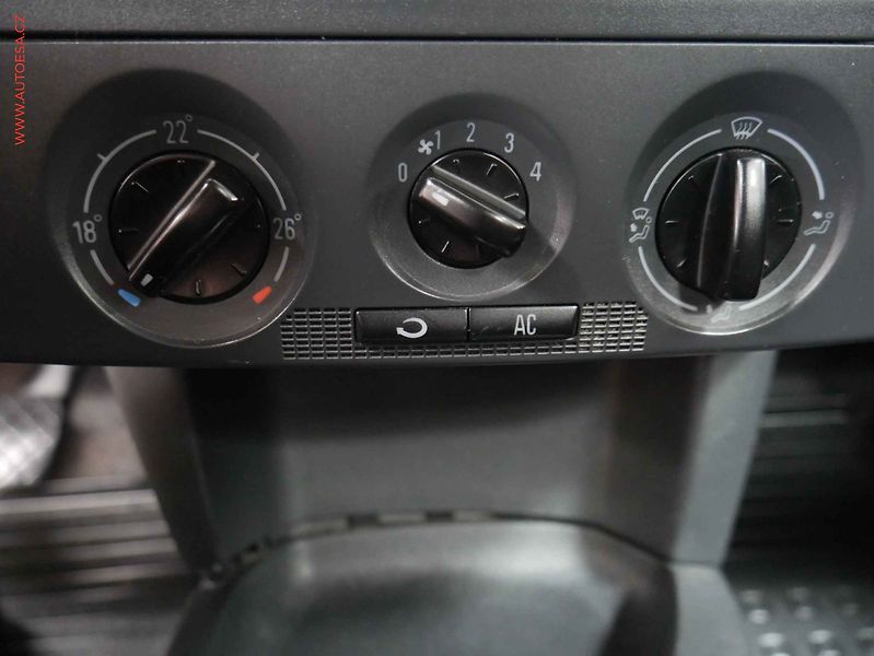 Škoda Fabia (2006) 1.4i, AC, el. výbava - fotka 13 z 14