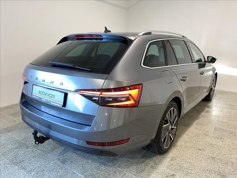 Škoda Superb 2,0 TDI 110kW Style Combi DSG - fotka 2 z 29