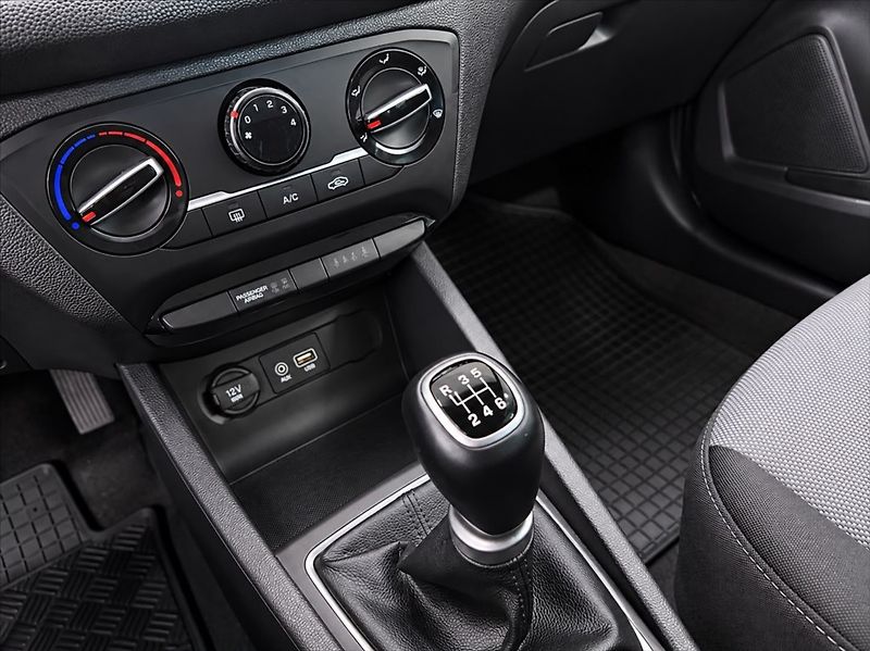 Hyundai i20 1,3 1.MAJ,CZ, NOVÁ SPOJKA/ - fotka 9 z 13