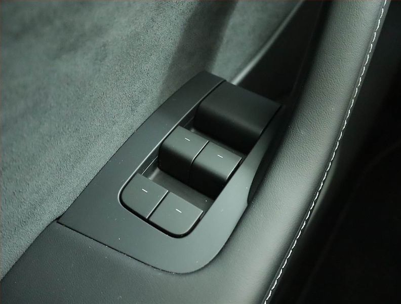 Tesla Model Y (2022) Long Range AWD 79kWh, SoH 93% - fotka 16 z 21