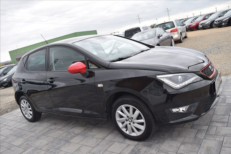 Seat Ibiza 1,2 i 66KW FR-LINE NÍZKÉ KM - fotka 5 z 39