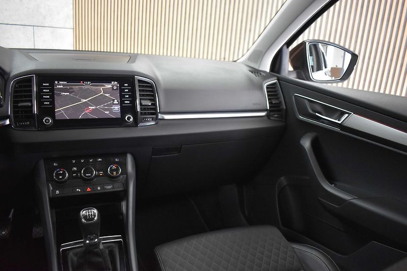 Škoda Karoq 1.6 TDI 85kW KAMERA*KESSY*ACC* - fotka 9 z 42