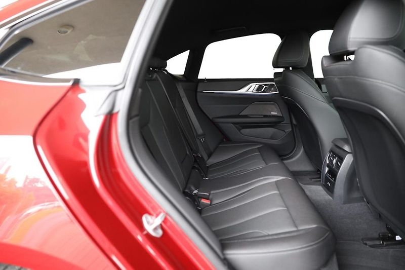 BMW i4 M60 xDrive - fotka 6 z 30