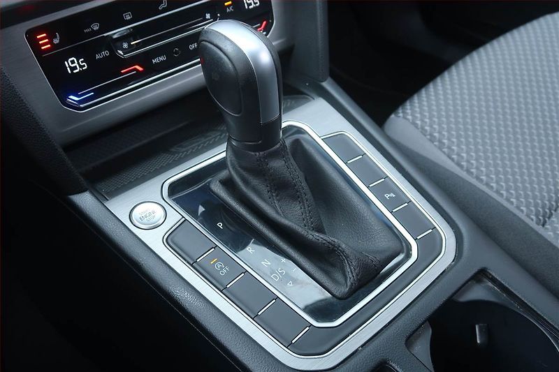 Volkswagen Passat (2022) 2.0 TDI, Automat, Serv.kniha - fotka 13 z 22