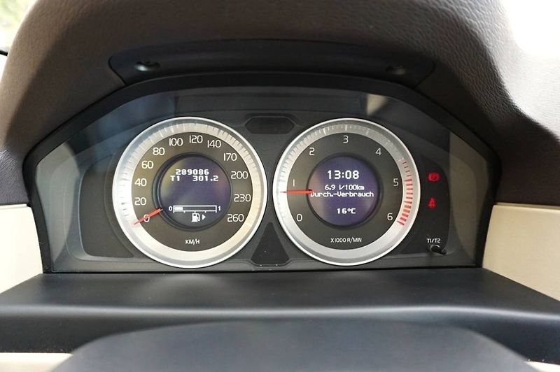 Volvo XC70 (2011) SUMMUM 2,4 D5 158 kW - fotka 38 z 47