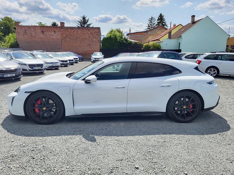 Porsche Taycan GTS 440kW 4S Electric - NOVÉ - fotka 2 z 48