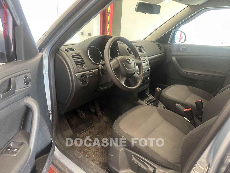 Škoda Yeti (2012) 1.2TSi, AC, výhřev sed - fotka 3 z 3