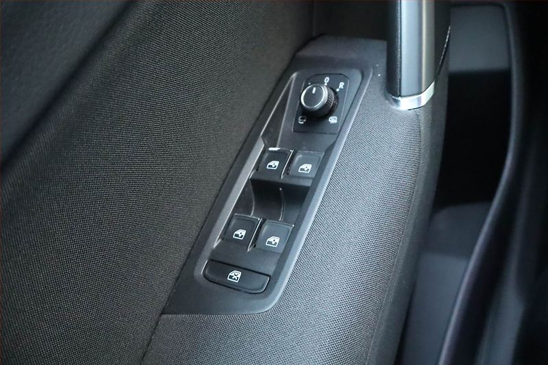 Volkswagen Touran (2017) 1.6 TDI, Serv.kniha, Tempomat - fotka 19 z 23