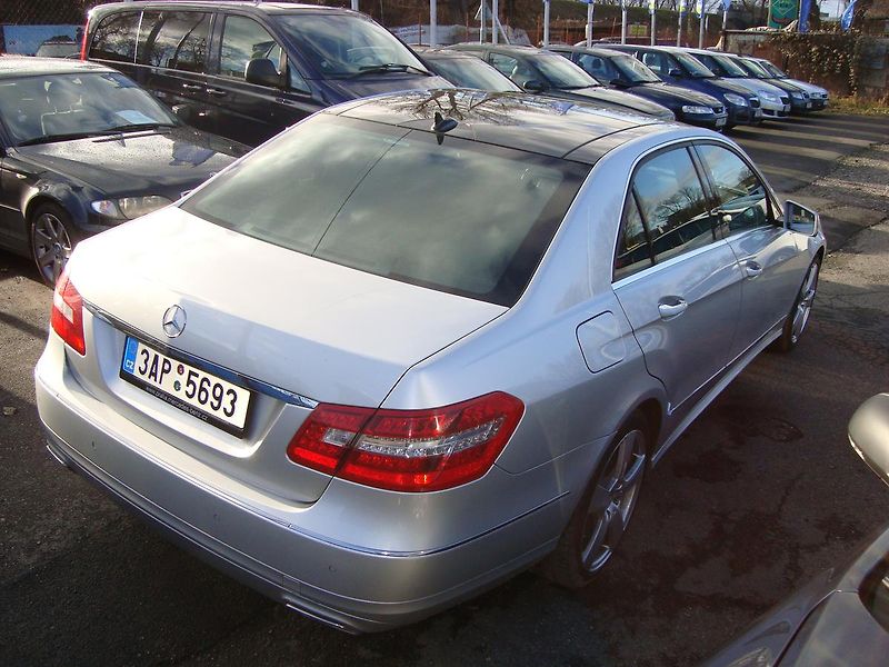 Mercedes-Benz Třídy E (2008) E 500,1.Maj. v ČR,Servisní k. - fotka 11 z 74
