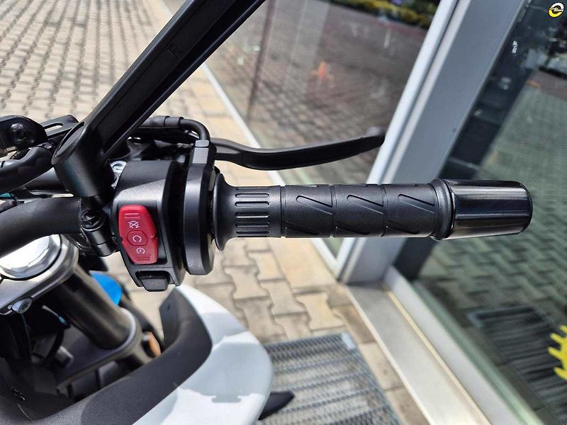 CFMOTO 450 NK (2026) E5+ - fotka 17 z 19