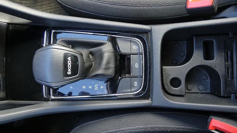 Škoda Karoq 2.0 TDI Ambition DSG - fotka 18 z 24