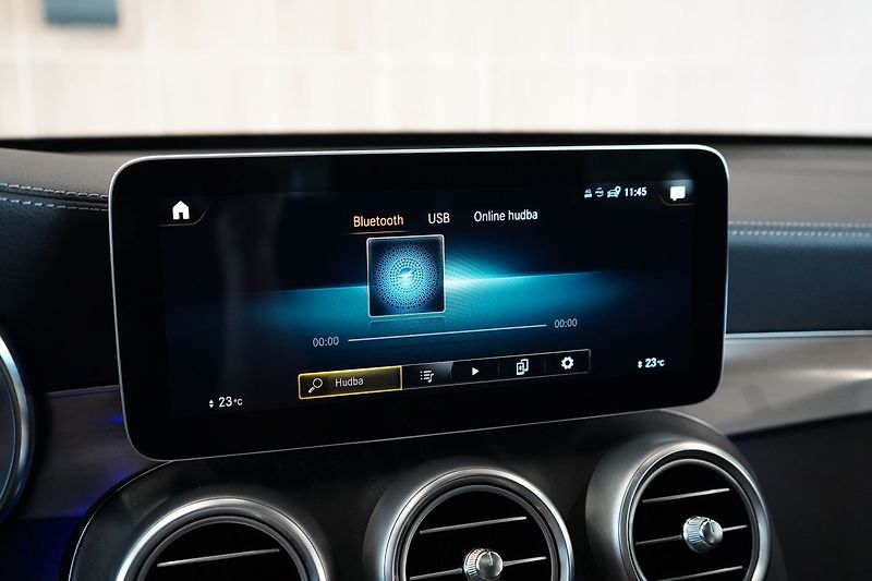 Mercedes-Benz GLC 300d 4M AMG, Nezávislé, Tažné - fotka 31 z 48