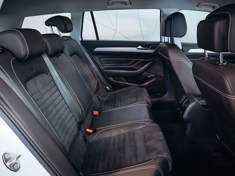 Volkswagen Passat 1.5 TSI 110 kW DSG Elegance - fotka 27 z 28