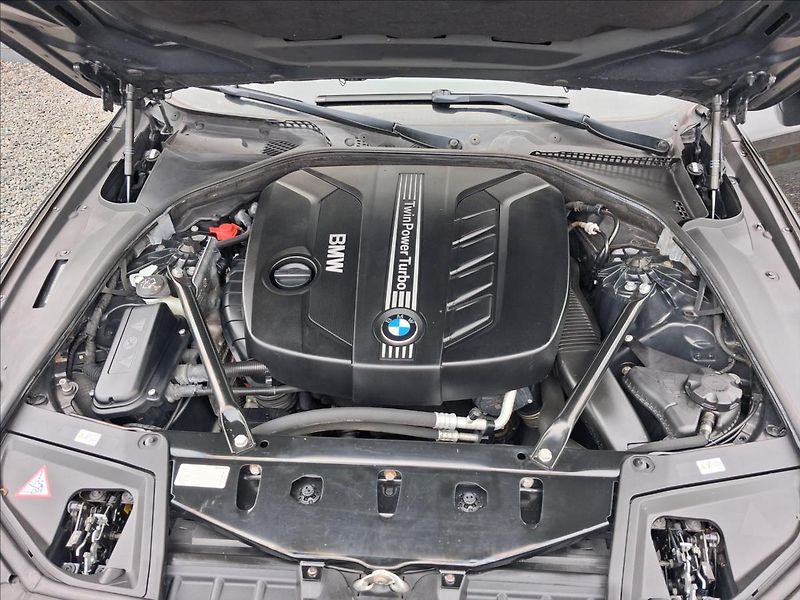 BMW Řada 5 2,0 525D, 160 kw - fotka 16 z 16