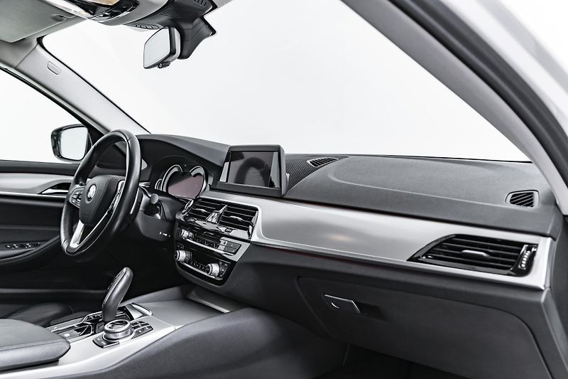 BMW Řada 5 520d xDrive*1.majitel*nebouran - fotka 13 z 39