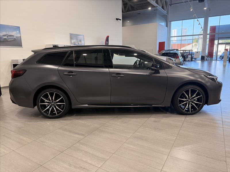 Toyota Corolla GR Sport  2.0 Hybrid (178k) - fotka 6 z 11