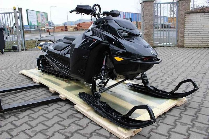 Čínská CFMOTO dominuje mezi čtyřkolkami.