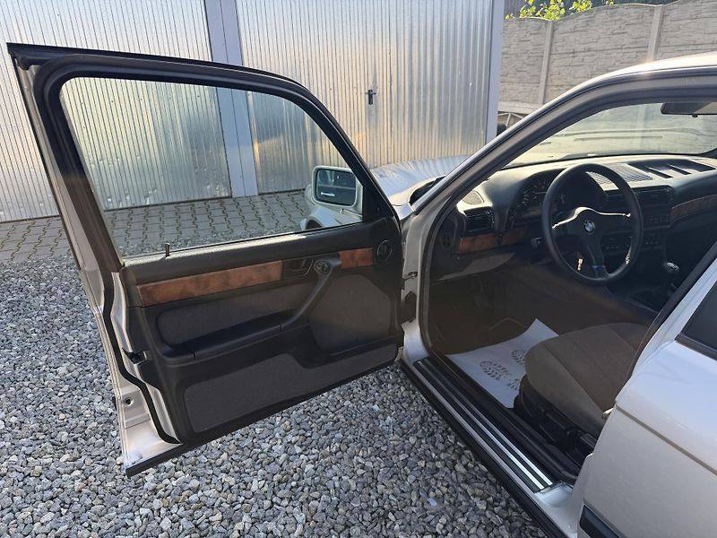 BMW Řada 7 730i 190PS SHADOWLINE EXTRA!!! - fotka 136 z 156