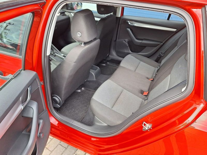Škoda Octavia (2016) Combi 1.6 TDI 81kW - fotka 10 z 17