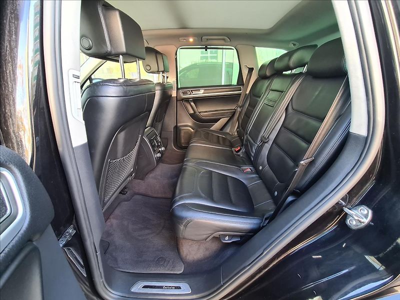 Volkswagen Touareg 4.2TDi*EXCLUSIVE*TAŽNÉ*KAM - fotka 19 z 45