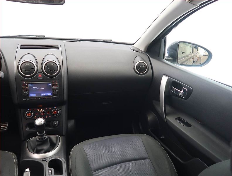 Nissan Qashqai (2011) 1.5 dCi, Navi, Tempomat - fotka 8 z 19