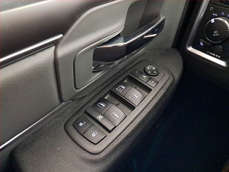 RAM 1500 (2022) 5.7 V8 Hemi - fotka 18 z 18