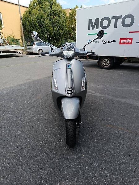 Vespa Elettrica (2023) L1 Grigio  Cromo 719 - fotka 2 z 16