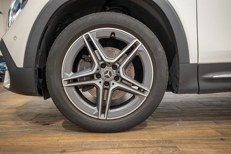 Mercedes-Benz GLB 200d 4Matic AMG Packet - fotka 37 z 40