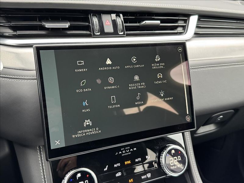 Jaguar F-Pace 3,0 P400 R-Dynamic SE AWD AT - fotka 21 z 31